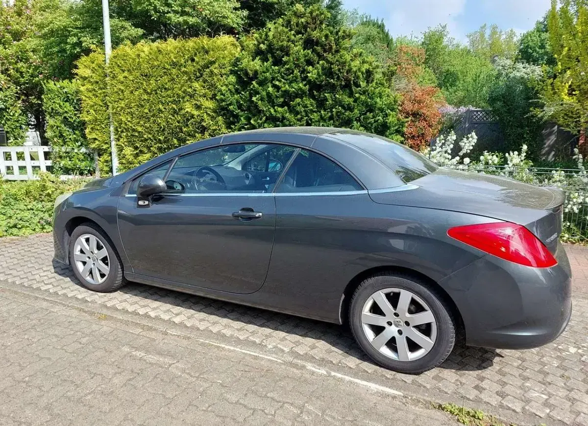 Gebraucht Peugeot 308 CC Platinum 156 PS (114 kW) 2011 Grau Cabrio