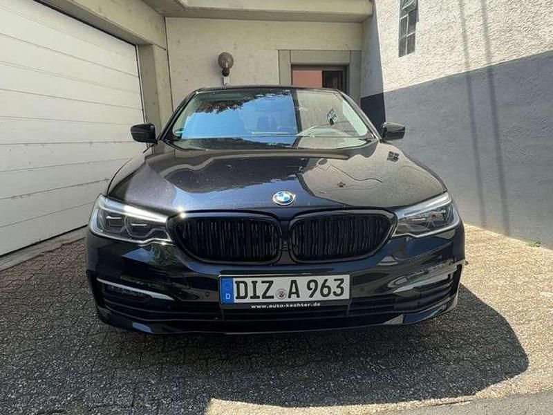 Schwarz Gebraucht 2018 BMW 530 Luxury Line Limousine | 26.900 € (Guter Preis) - Bild 1/4