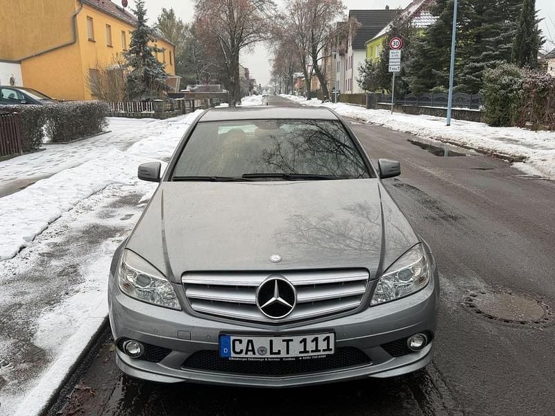 Grau Gebraucht 2010 Mercedes C180 Limousine | 8.500 € (Fairer Preis) - Bild 1/4