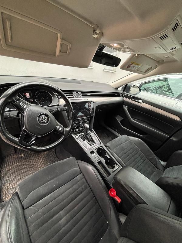 Gebraucht VW Passat Highline 240 PS (176 kW) 2018 Grau Kombi