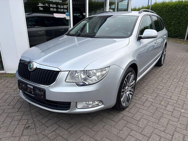 Silber Gebraucht 2013 Skoda Superb Exclusive Kombi | 6.450 € (Fairer Preis) - Bild 1/4
