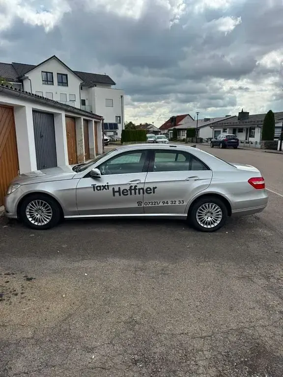 Gebraucht Mercedes E200 136 PS (100 kW) 2012 Silber Limousine