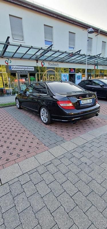 Schwarz Gebraucht 2007 Mercedes C320 AMG Limousine | 9.900 € (Etwas zu teuer) - Bild 1/4