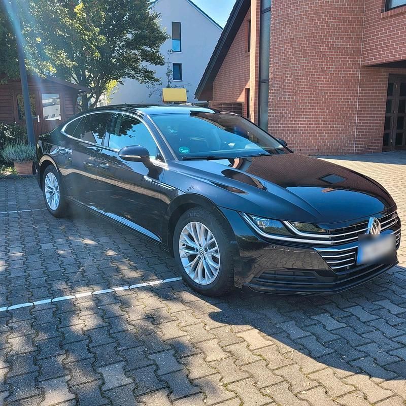 Gebraucht VW Arteon 150 PS (110 kW) 2018 Schwarz Kleinwagen