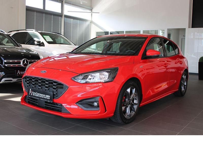 Rot Gebraucht 2019 Ford Focus ST-Line Limousine | 14.899 € (Fairer Preis) - Bild 1/4