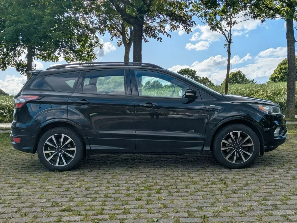 Gebraucht Ford Kuga ST-Line 150 PS (110 kW) 2017 Schwarz SUV