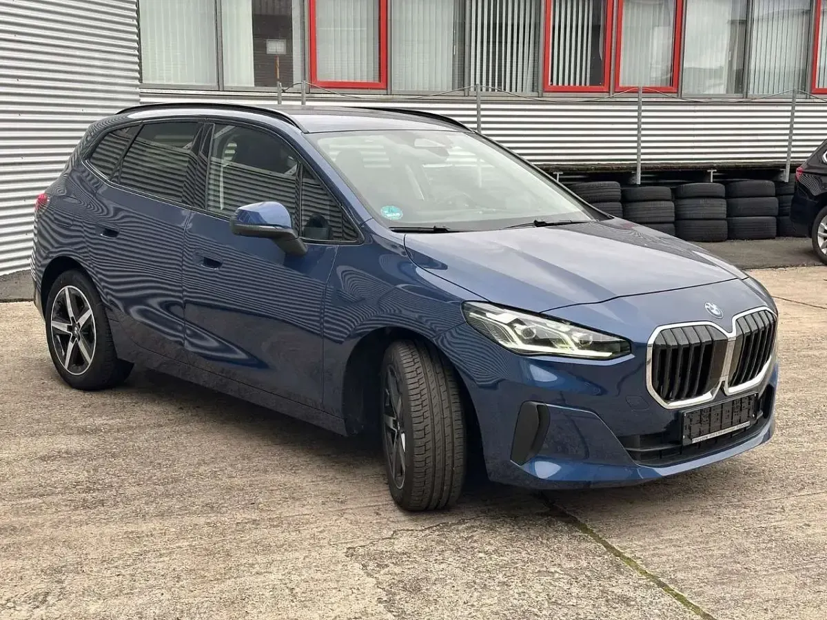 Gebraucht BMW 218 136 PS (100 kW) 2024 Phytonicblau metallic Van / Kleinbus