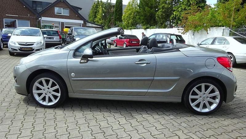Gris ermitage (metallic) Gebraucht 2009 Peugeot 207 CC Roland Garros Cabrio | 6.500 € (Teuer) - Bild 1/4