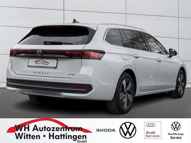 Gebraucht VW Passat Business 150 PS (110 kW) 2024 Oryxweiß perlmutteffekt Kombi