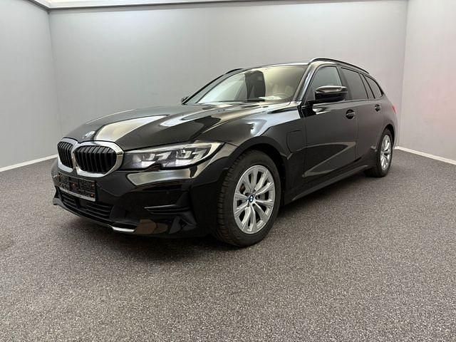 Schwarz Gebraucht 2020 BMW 330e Advantage Kombi | 17.499 € (Fairer Preis) - Bild 1/4