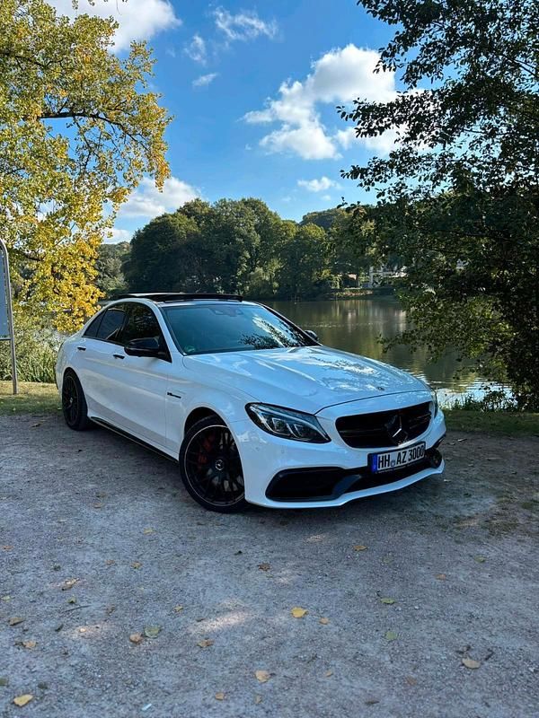 Weiß Gebraucht 2018 Mercedes C63S AMG AMG Limousine | 41.500 € (Guter Preis) - Bild 1/4