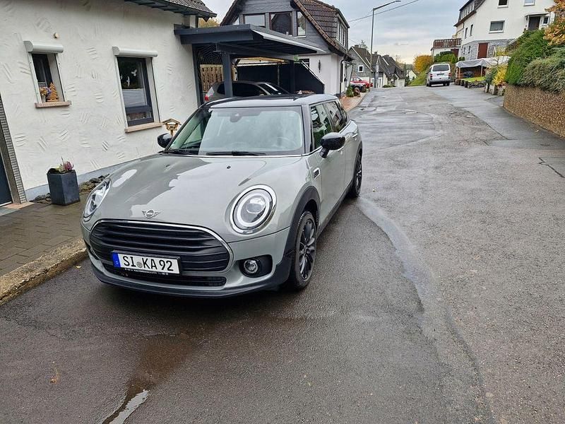Grau Gebraucht 2019 Mini Cooper D Clubman Essential Kombi | 15.900 € (Fairer Preis) - Bild 1/4
