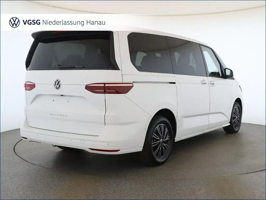 Gebraucht VW Multivan 150 PS (110 kW) 2024 Weiß Van / Kleinbus