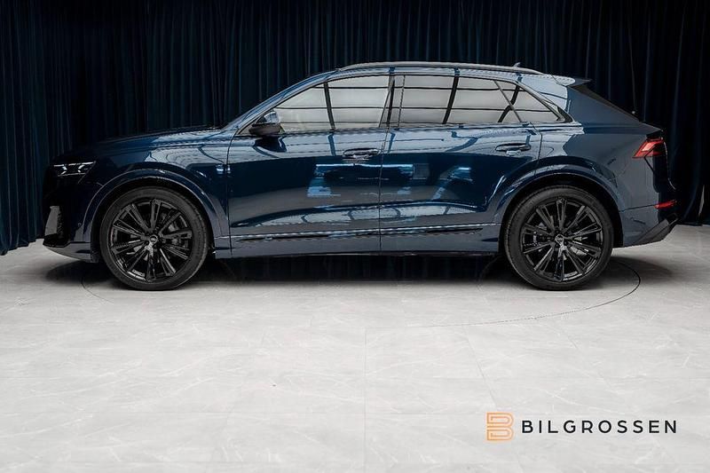 Gebraucht Audi Q8 S-Line 286 PS (210 kW) 2024 Blau SUV