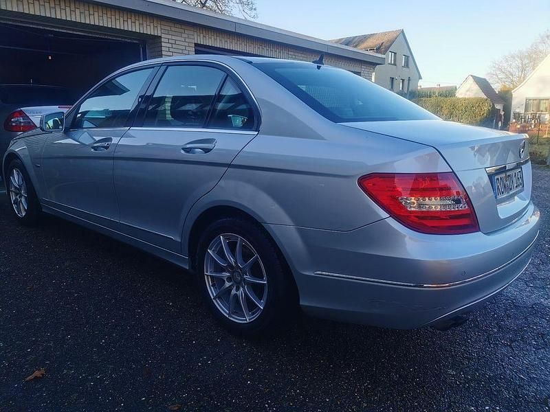 Gebraucht Mercedes C200 136 PS (100 kW) 2012 Silber Limousine