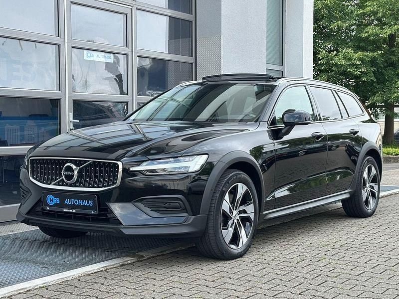 Gebraucht Volvo V60 CC Pro 197 PS (144 kW) 2022 Schwarz Kombi