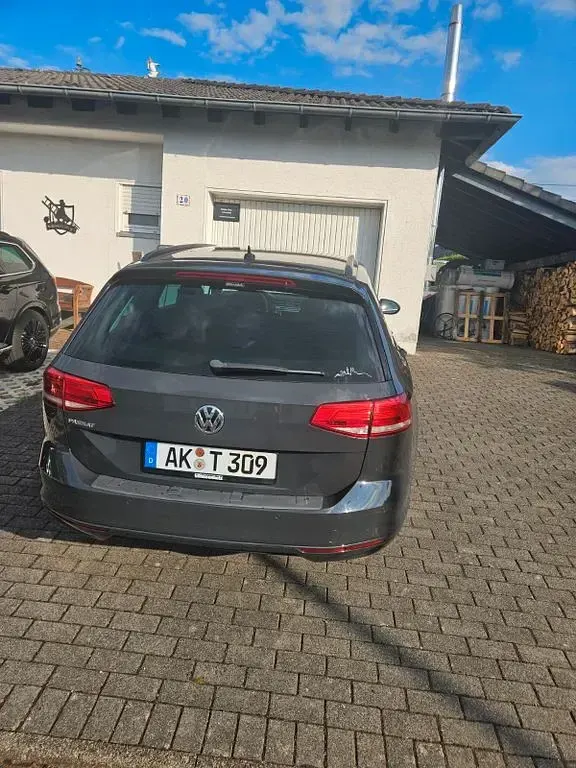 Gebraucht VW Passat Comfortline 150 PS (110 kW) 2017 Grau Kombi