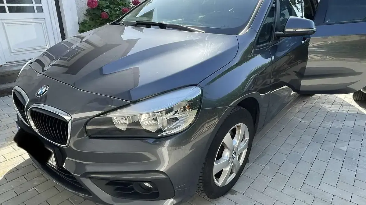 Gebraucht BMW 218 Advantage 150 PS (110 kW) 2016 Grau Van / Kleinbus
