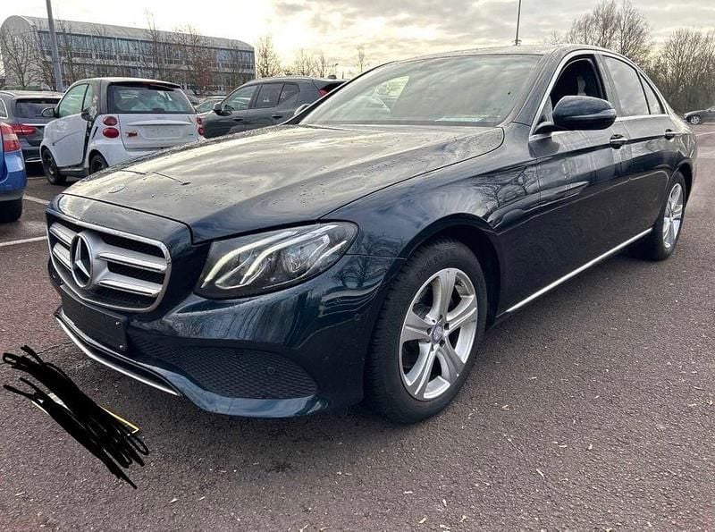 Gebraucht Mercedes E200 Avantgarde 184 PS (135 kW) 2016 Blau Limousine