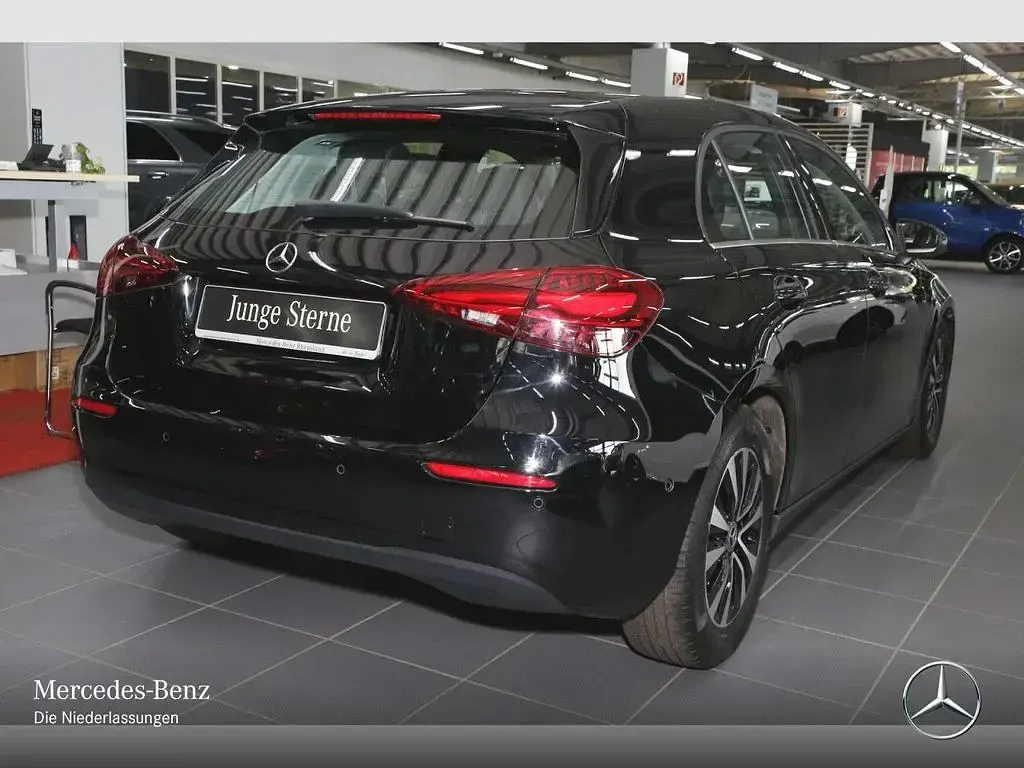 Gebraucht Mercedes A200 Advanced 150 PS (110 kW) 2025 Schwarz Limousine
