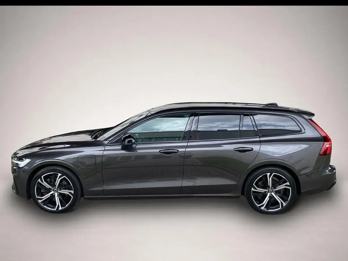 Gebraucht Volvo V60 Plus 455 PS (334 kW) 2023 Manufacturer Kombi