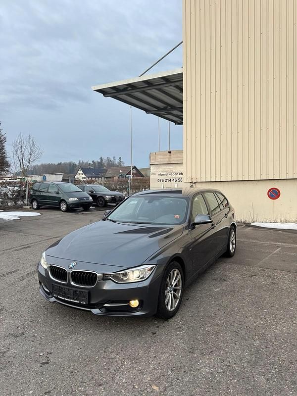 Gebraucht BMW 318 Sport Line 150 PS (110 kW) 2013 Grau Kombi