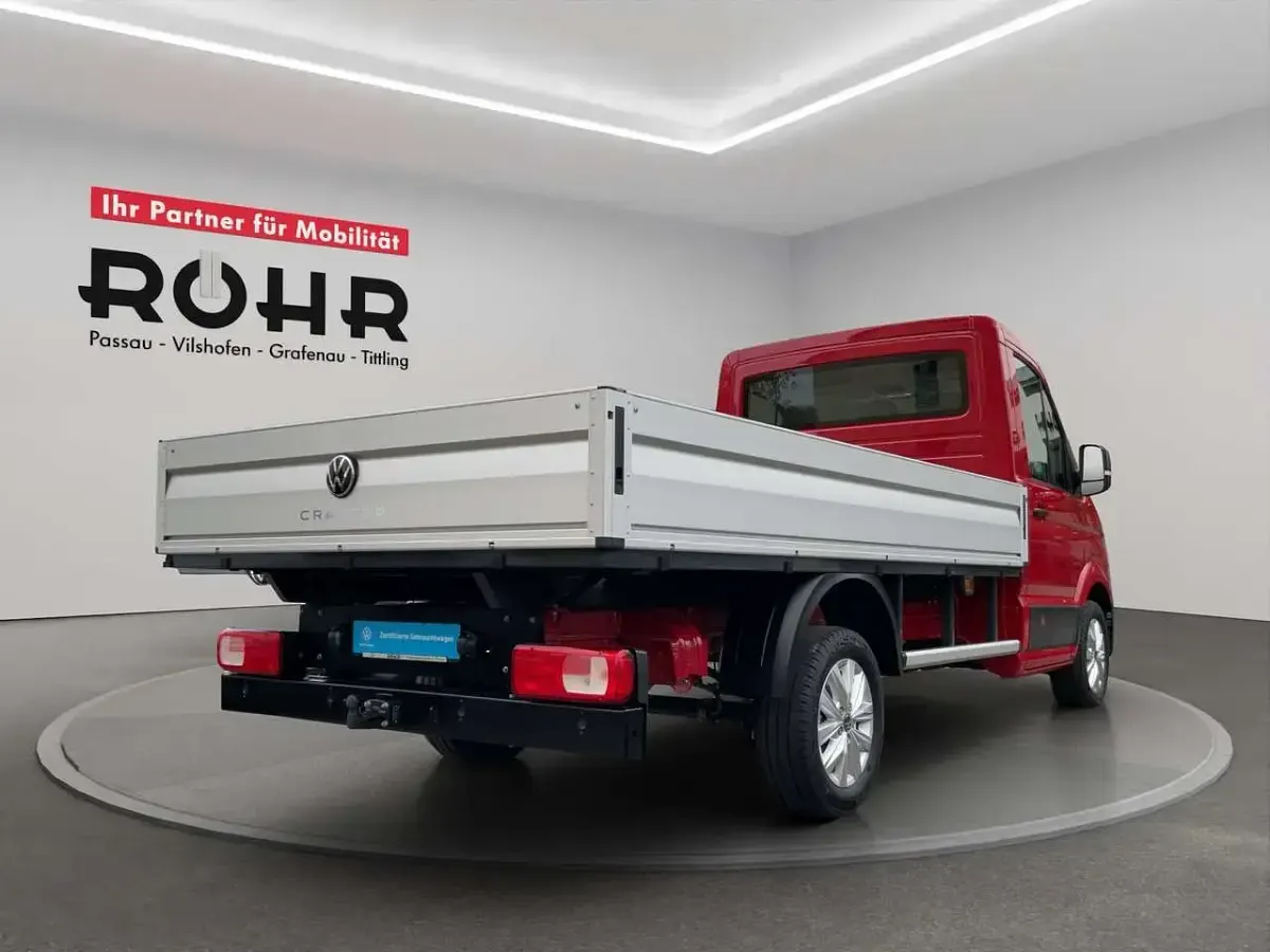 Gebraucht VW Crafter 140 PS (102 kW) 2024 Kirschrot Van