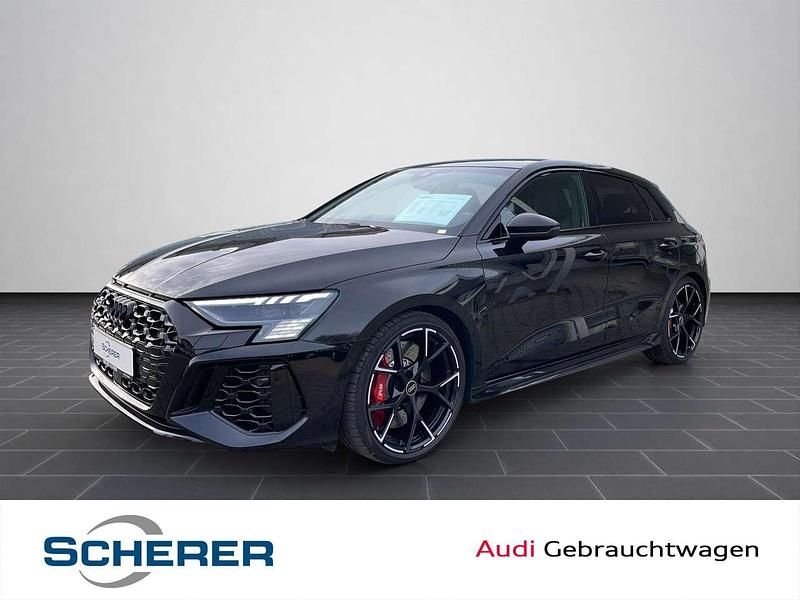 Mythosschwarz metallic Gebraucht 2024 Audi RS3 Limousine | 55.900 € (Superpreis) - Bild 1/4