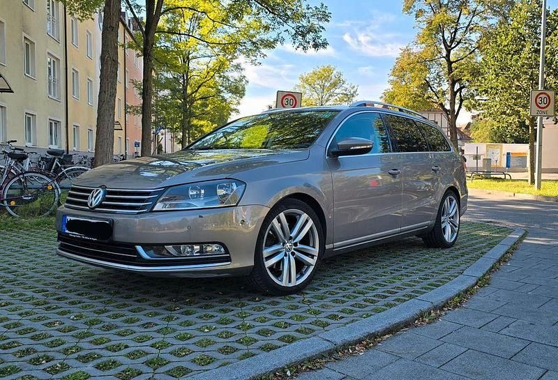 Beige Gebraucht 2010 VW Passat Kombi | 9.500 € - Bild 1/3