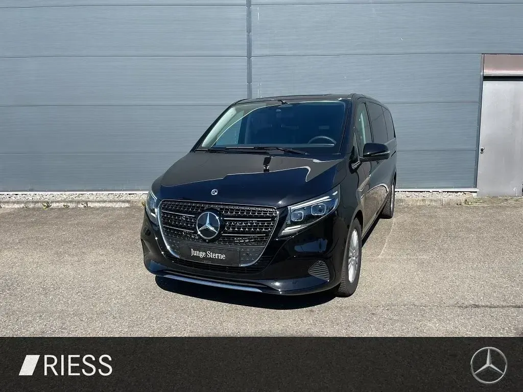 Gebraucht Mercedes V300 Avantgarde 237 PS (174 kW) 2025 Schwarz Van / Kleinbus