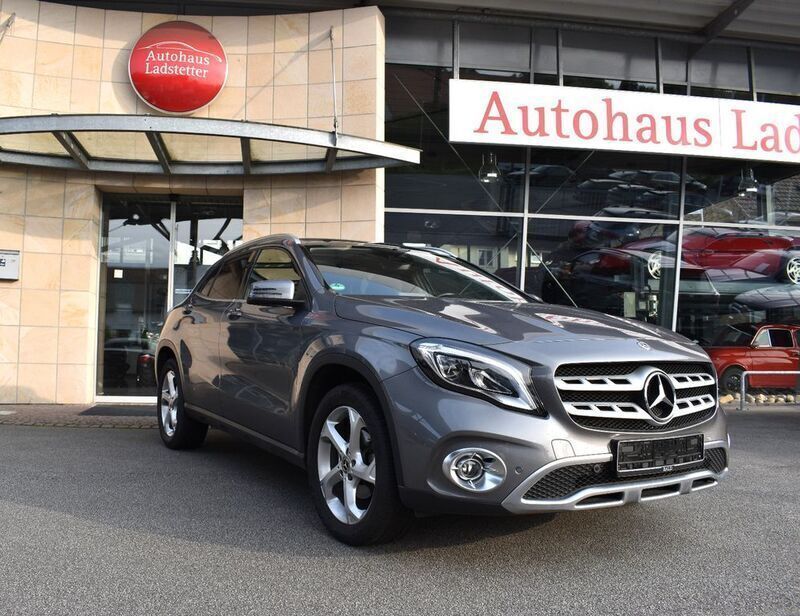 Grau Gebraucht 2017 Mercedes GLA200 Urban SUV | 20.990 € (Etwas zu teuer) - Bild 1/4