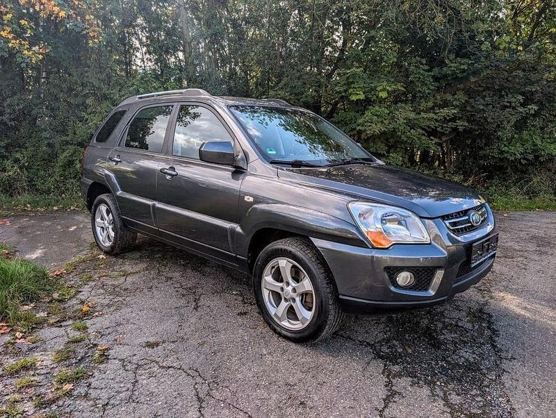 Grau Gebraucht 2009 Kia Sportage LX SUV | 4.900 € (Fairer Preis) - Bild 1/4