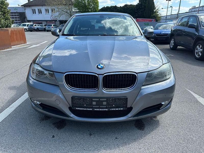 Gebraucht BMW 318 143 PS (105 kW) 2008 Grau Limousine