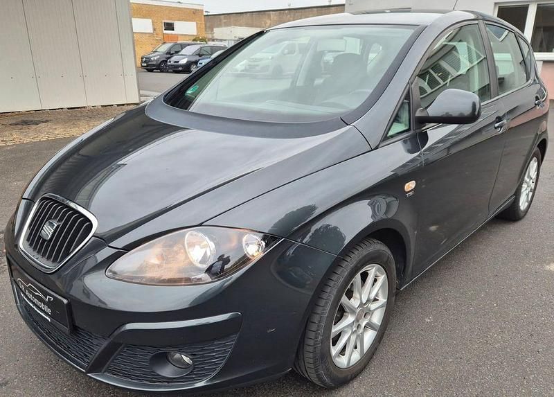 Grau Gebraucht 2012 Seat Altea Stylance Van / Kleinbus | 3.390 € (Guter Preis) - Bild 1/4