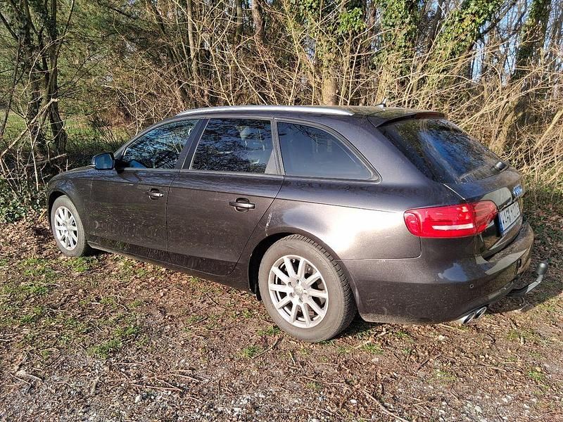 Gebraucht Audi A4 Attraction 136 PS (100 kW) 2014 Grau Kombi
