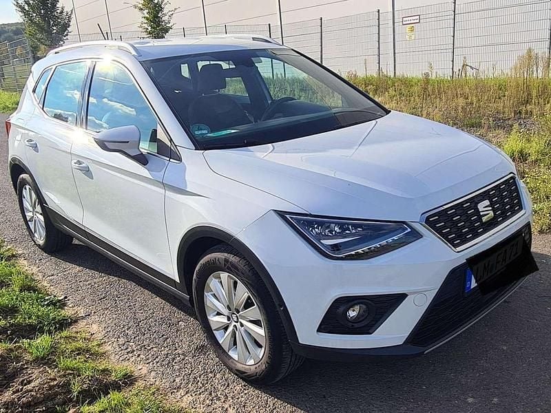Weiß Gebraucht 2021 Seat Arona XCELLENCE SUV | 18.900 € (Fairer Preis) - Bild 1/4