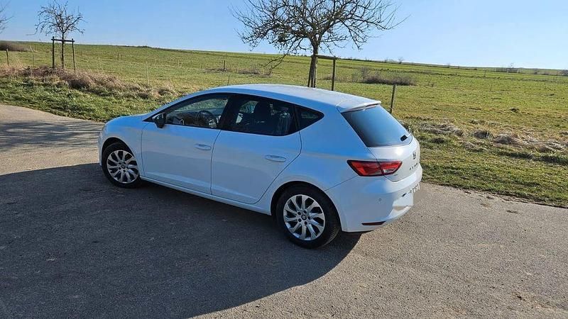 Gebraucht Seat Leon Style 150 PS (110 kW) 2015 Weiß Limousine