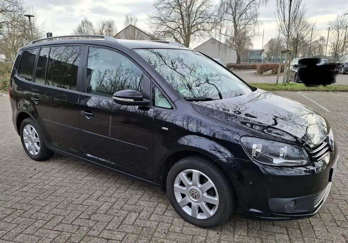 Gebraucht VW Touran Cup 106 PS (77 kW) 2014 Schwarz Van / Kleinbus