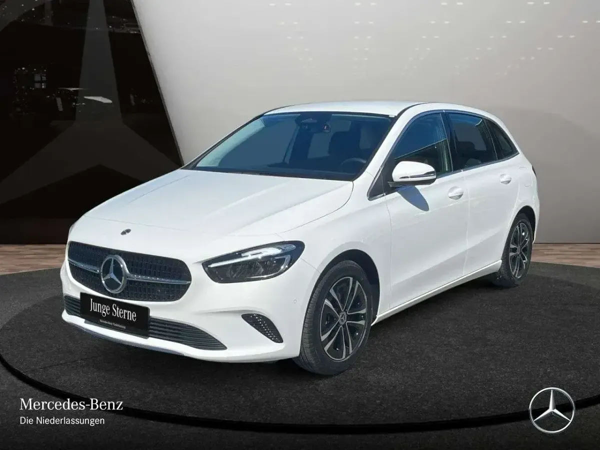 Second-hand Mercedes E250 Advanced 163 CP (119 kW) 2025 Alb Berlinǎ