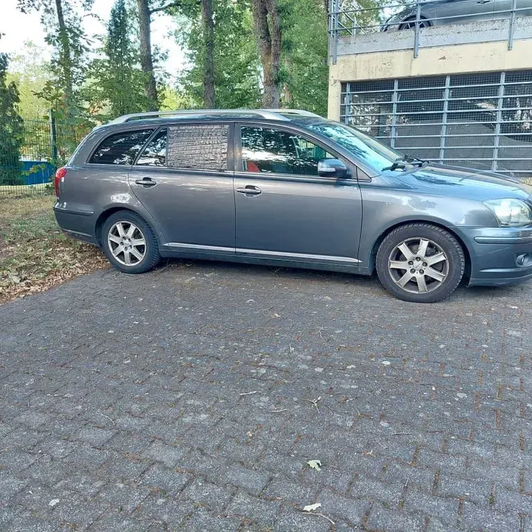 Gebraucht Toyota Avensis 126 PS (92 kW) 2006 Grau Kombi