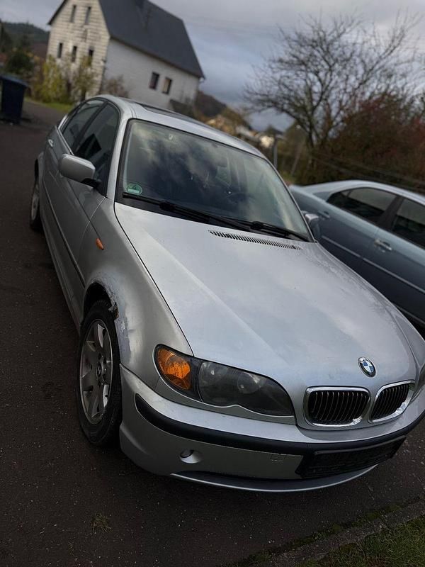 Silber Gebraucht 2003 BMW 320 Limousine | 1.400 € (Superpreis) - Bild 1/4