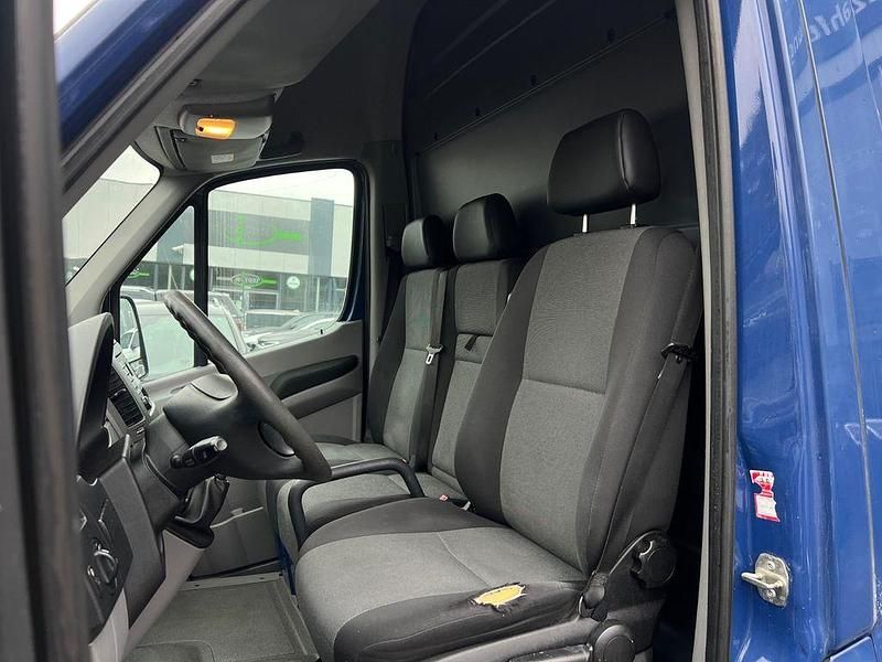 Second-hand VW Crafter 109 CP (80 kW) 2016 Albastru Van