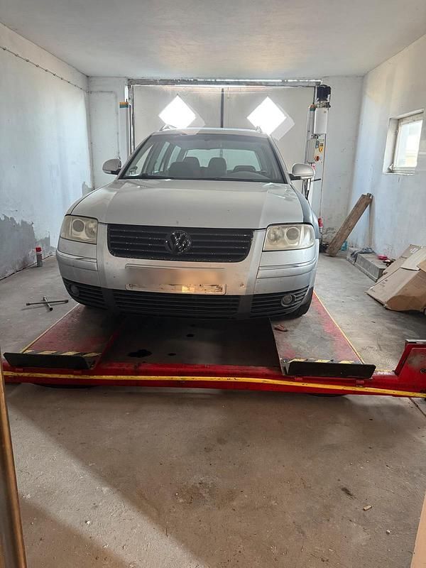 Silber Gebraucht 2003 VW Passat Kombi | 499 € (Superpreis) - Bild 1/4