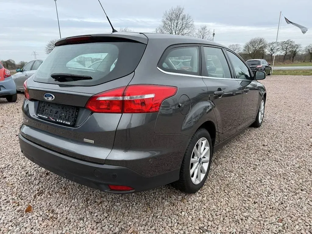 Gebraucht Ford Focus Titanium 125 PS (91 kW) 2016 Grau Limousine
