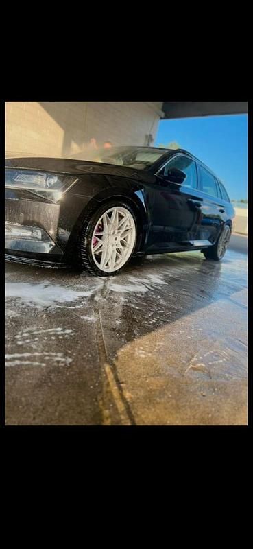 Gebraucht Skoda Superb 190 PS (139 kW) 2016 Schwarz Kombi