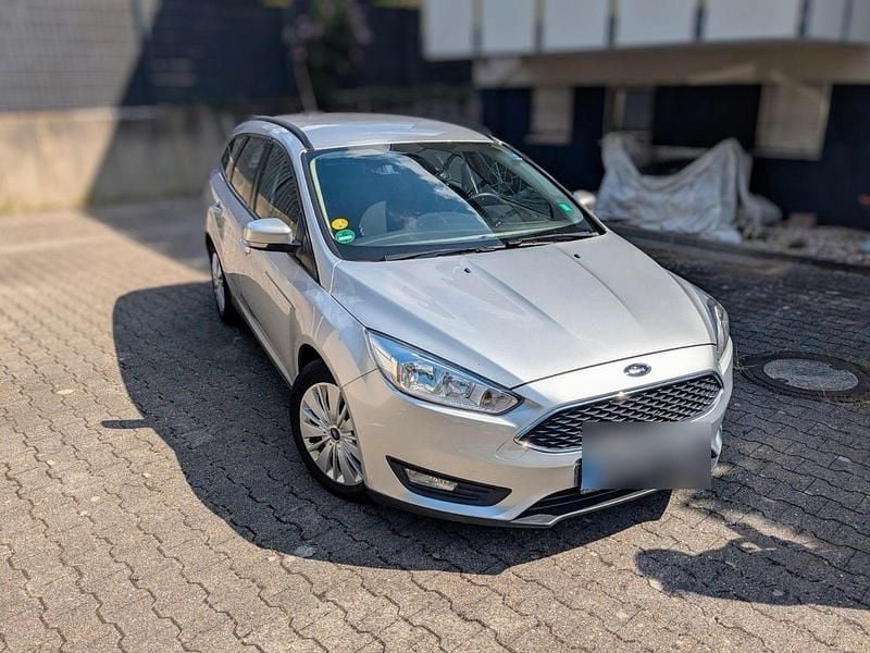 Silber Gebraucht 2016 Ford Focus Kombi | 5.999 € (Superpreis) - Bild 1/4