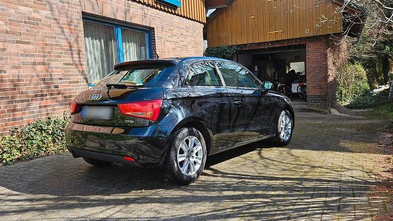 Gebraucht Audi A1 Attraction 86 PS (63 kW) 2011 Schwarz Kleinwagen