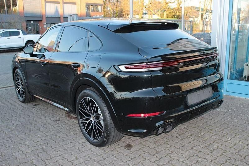 Neu Porsche Cayenne Coupe 470 PS (345 kW) 2025 Schwarz Coupé