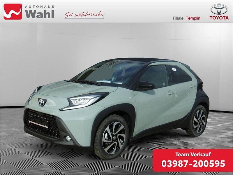 Urban khaki Neu 2025 Toyota Aygo Kleinwagen | 22.260 € - Bild 1/4