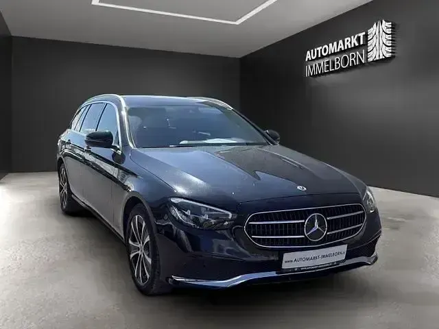 Gebraucht Mercedes E300 Avantgarde 306 PS (225 kW) 2021 Schwarz Kombi